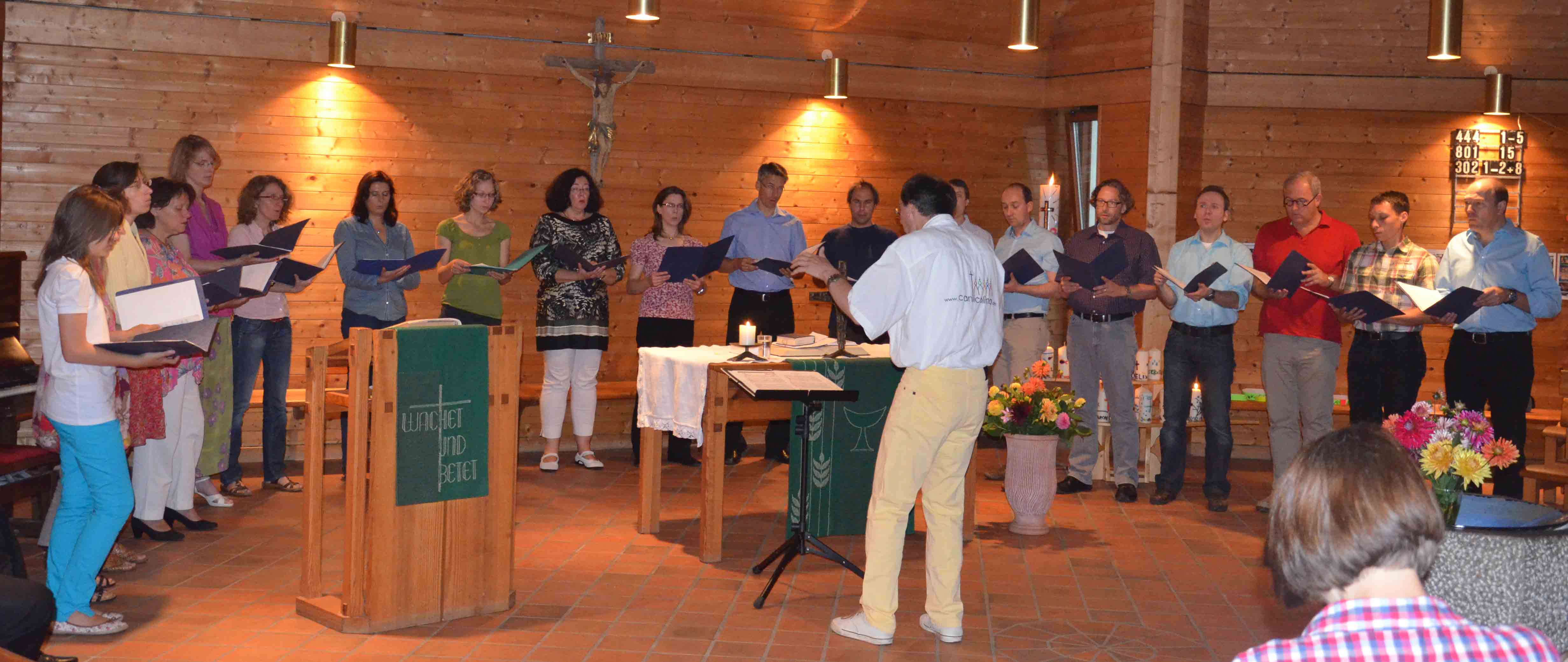 Foto vom Kammerchor Canticolino im Juli 2012 in der Jesajakirche