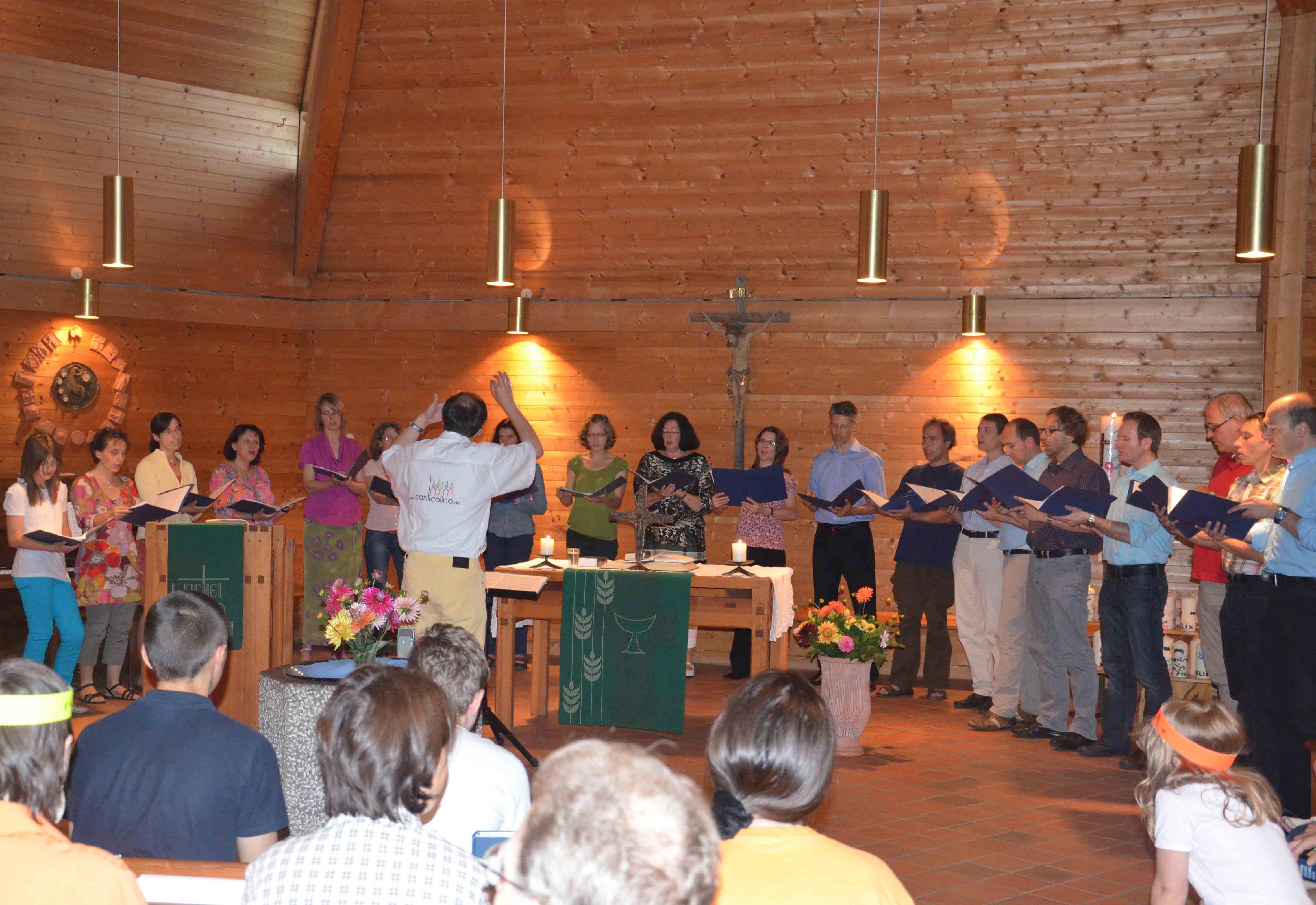 Foto vom Kammerchor Canticolino im Juli 2012 in der Jesajakirche