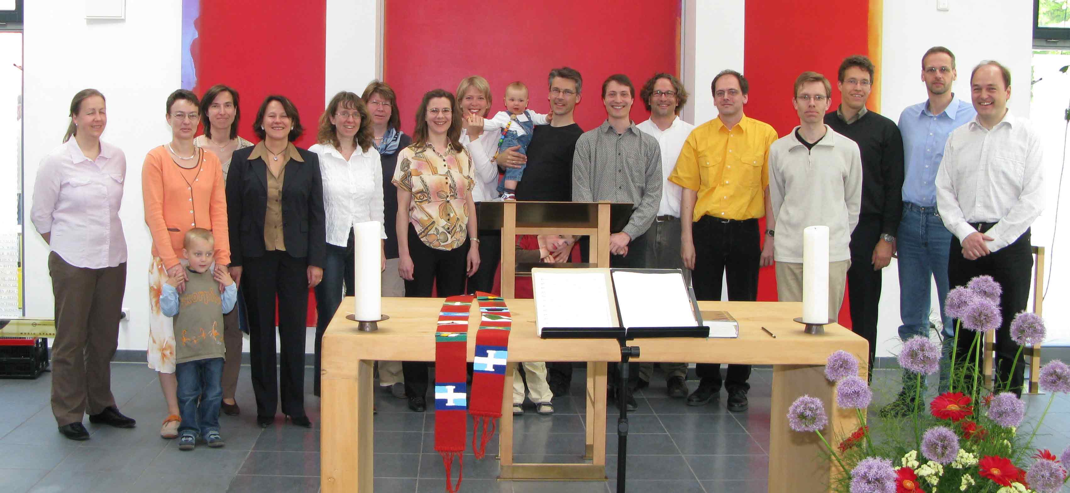 Foto vom Chor Canticolino in der Dietrich-Bonhoeffer-Kirche im Mai 2008